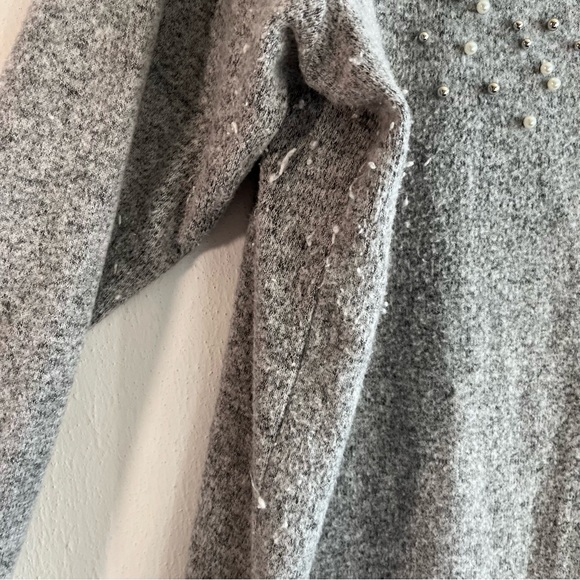 Torrid Sweater Gray w/ Pearls at Neck Super Soft Plush Crew Neck Knit Sz 1X (1) - Picture 11 of 15